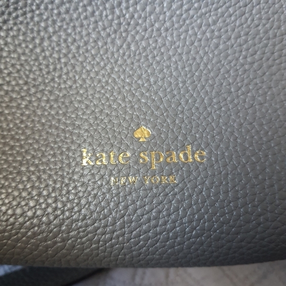 Kate Spade Leather Bag Light Gray Shoulder Crosbody Strap aprox 13x11x4.5 EUC - Picture 7 of 16